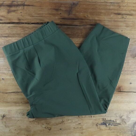LANE BRYANT OLIVE GREEN CAPRI PULL ON PANTS WITH ZIPPER POCKETS SIZE 24P - Picture 1 of 7